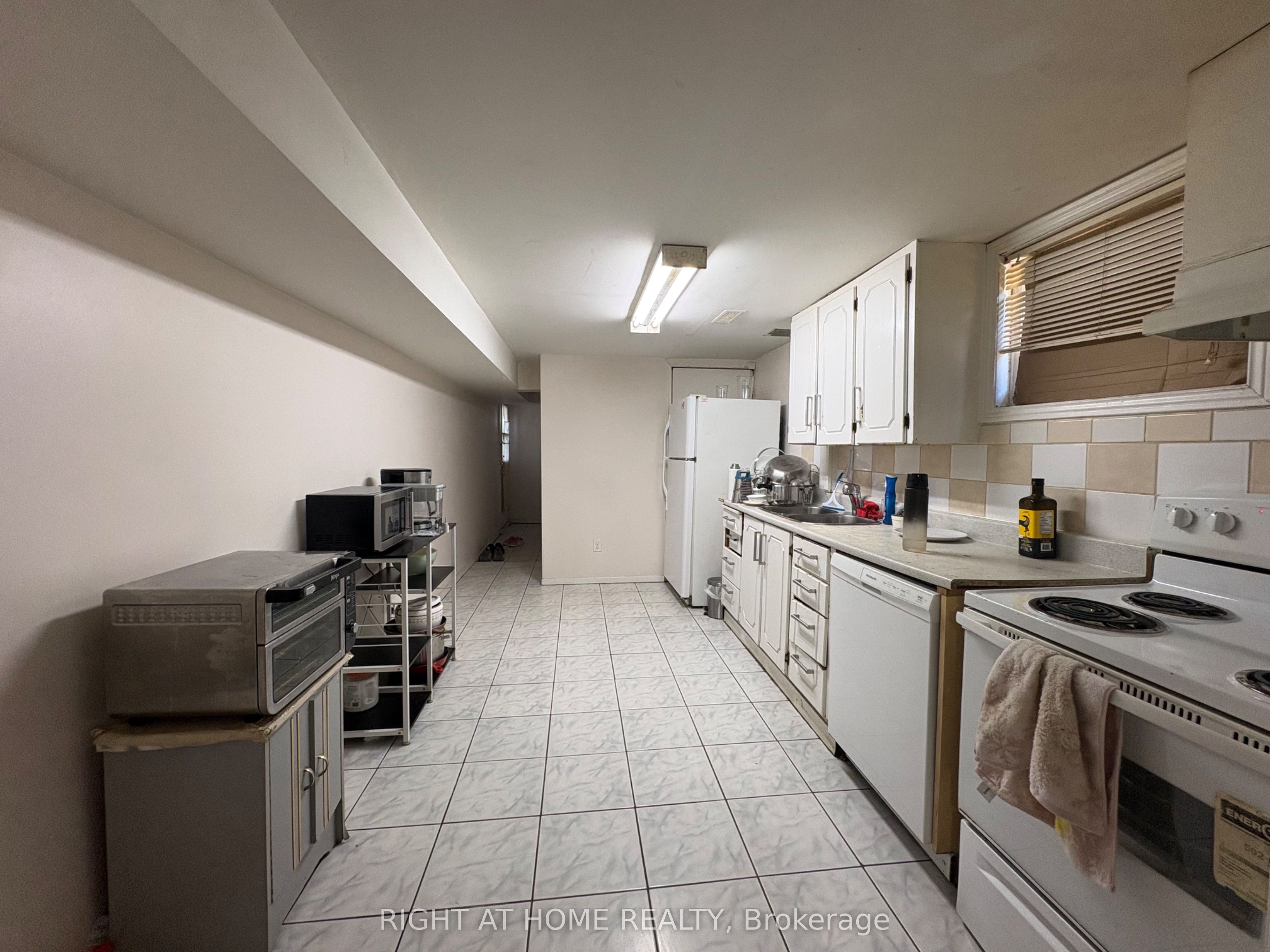 3519 Oakglade Crescent Lower