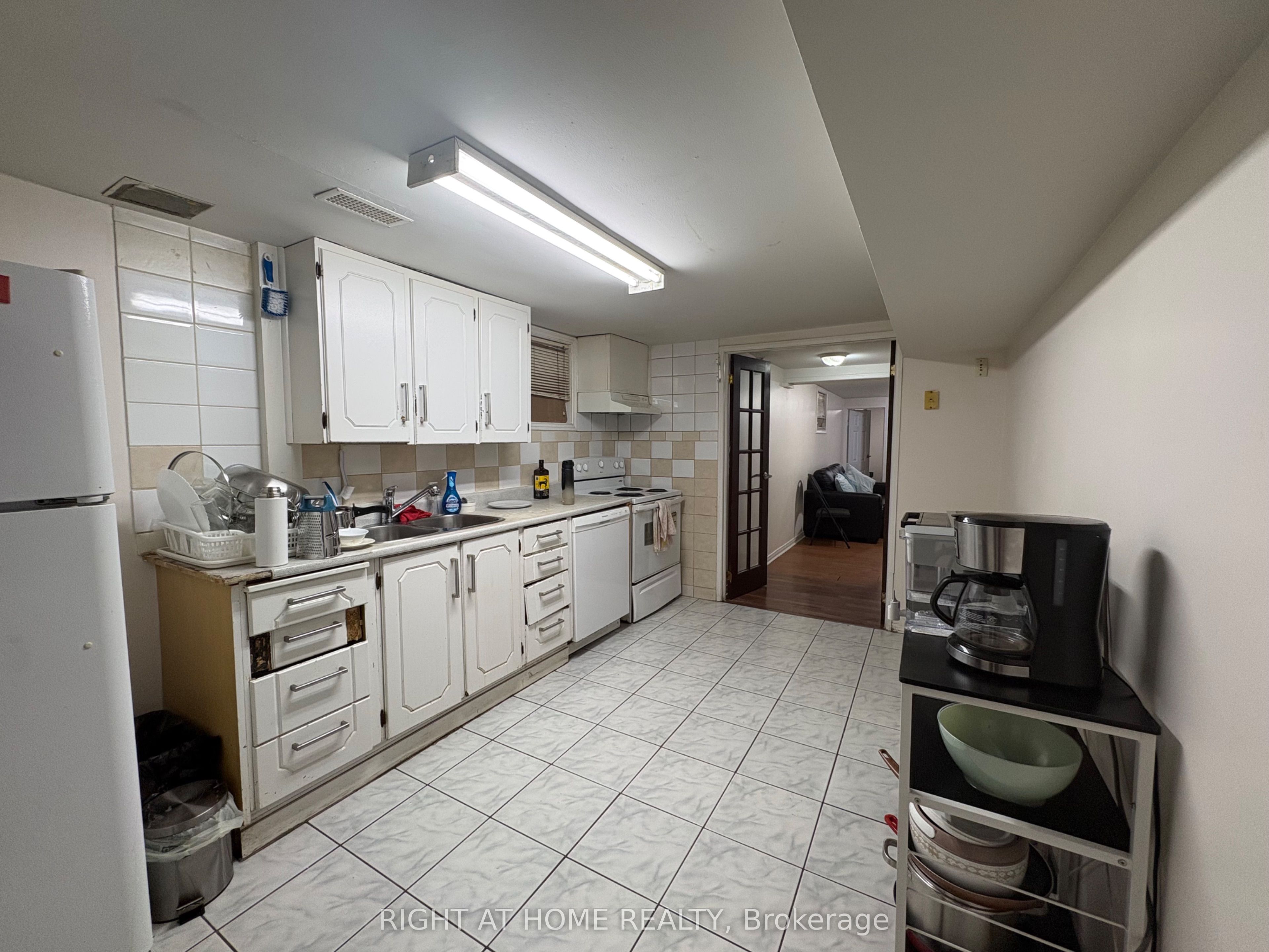 3519 Oakglade Crescent Lower