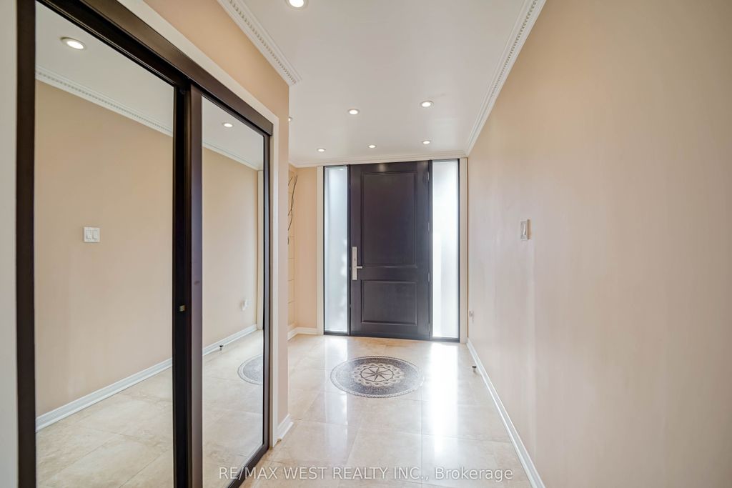 Photo of 17 Clay Court, Toronto, ON M9A 4S2 (MLS # W12584494)