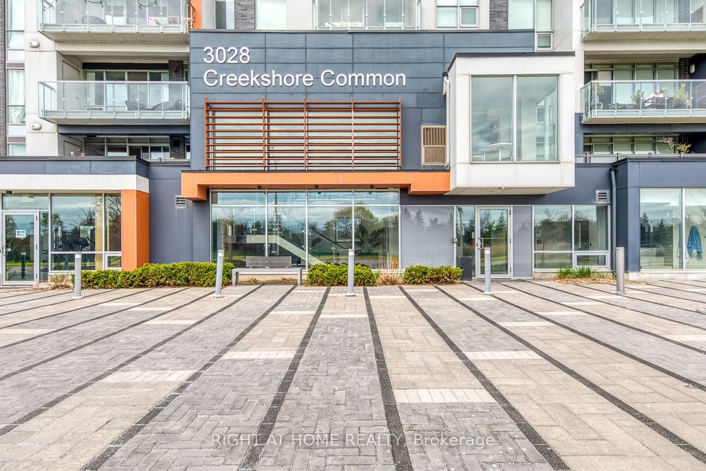 Photo of 3028 Creekshore Common #215, Oakville, ON L6M 5K6 (MLS # W13104880)