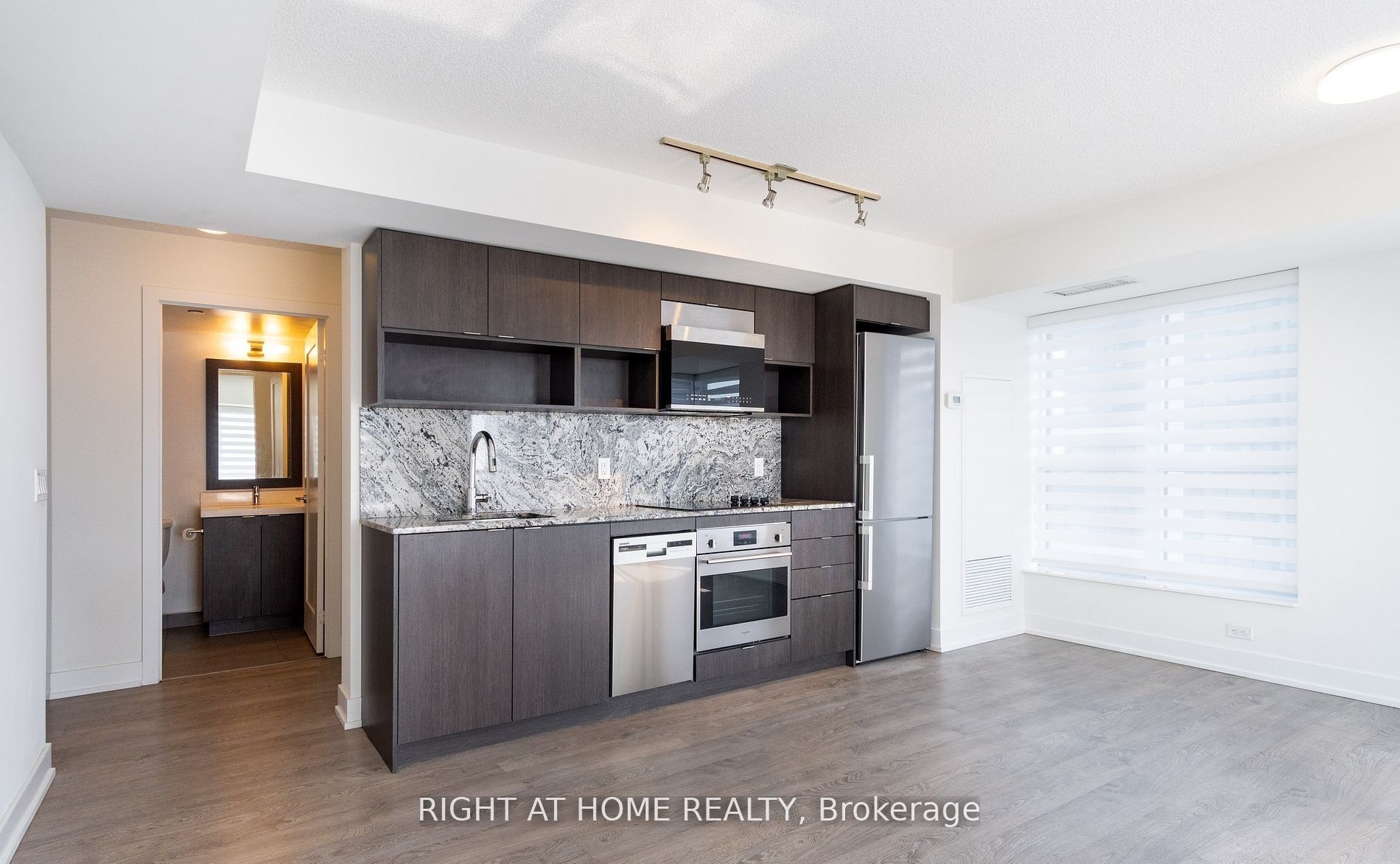 9 Mabelle Avenue 1622