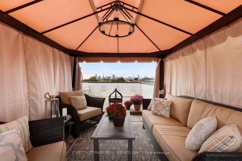 53 Connaught Avenue Toronto ON M4L 2V8