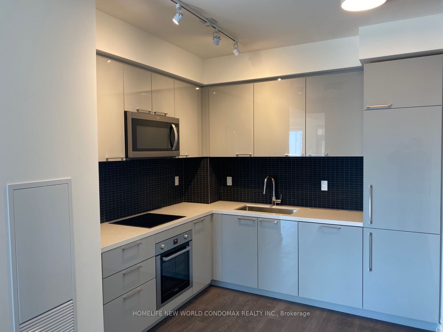 1 Grandview Avenue 1112