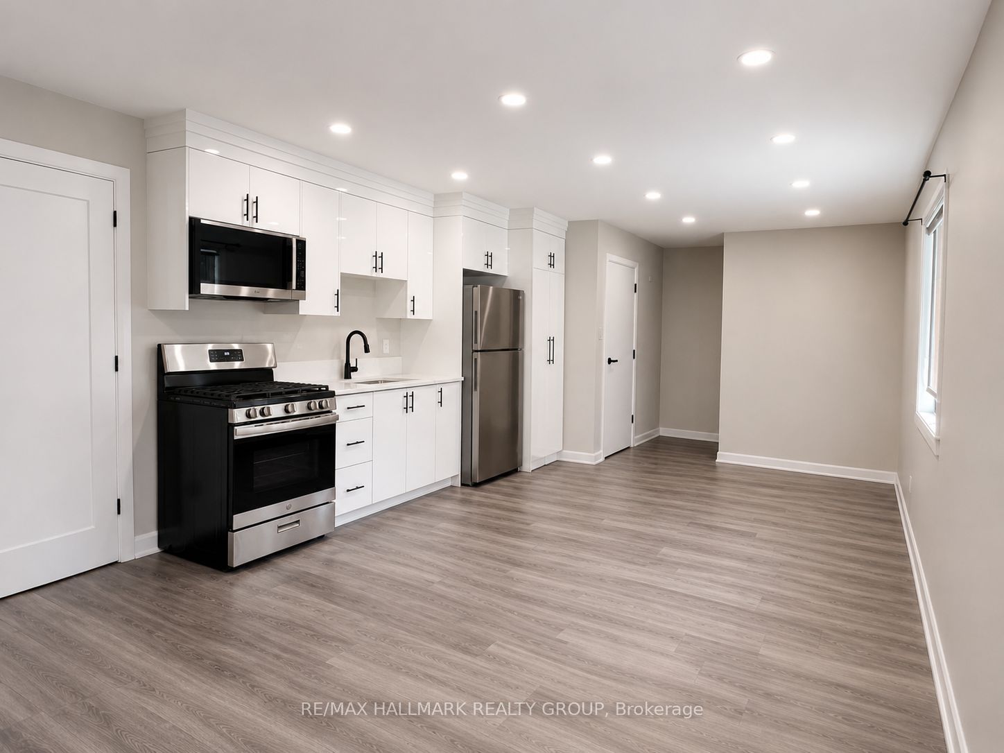 Photo 1 of 9 — 131 Camelia Avenue 3B, Manor Park - Cardinal Glen and Area, ON K1K 2X5
