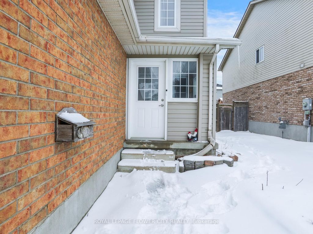 Photo of 132 Donnenwerth Drive, Kitchener, ON N2E 4C8 (MLS # X12824908)