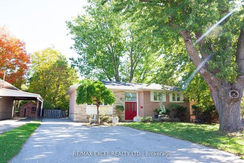 33 Alanadale Avenue Markham ON L3P 1S4