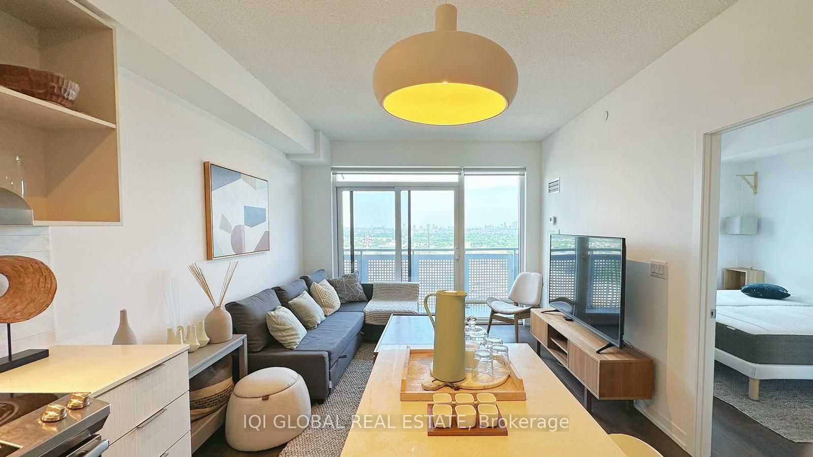 2520 Eglinton Avenue W 1013