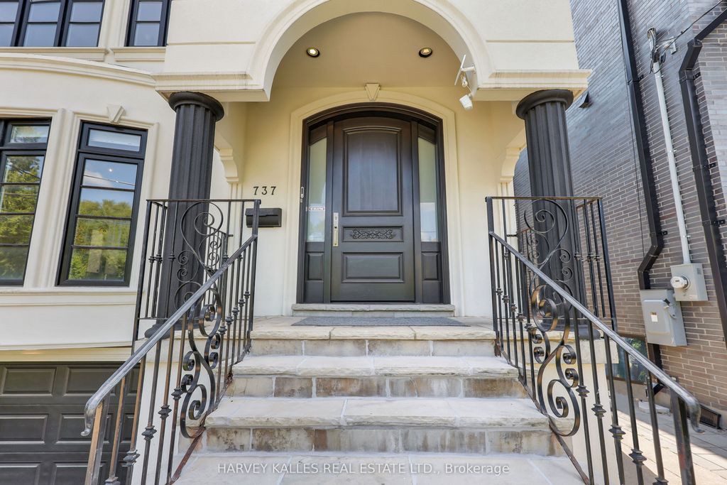 Photo of 737 Woburn Avenue, Toronto, ON M5M 1M2 (MLS # C12426910)