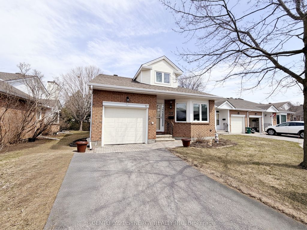 Photo of 32 Innesbrook Court #16, Stittsville - Munster - Richmond, ON K2S 1C7 (MLS # X13146966)