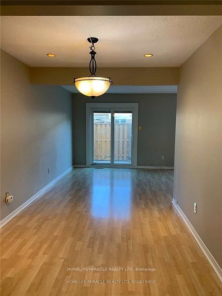 2224 Upper Middle Road 6