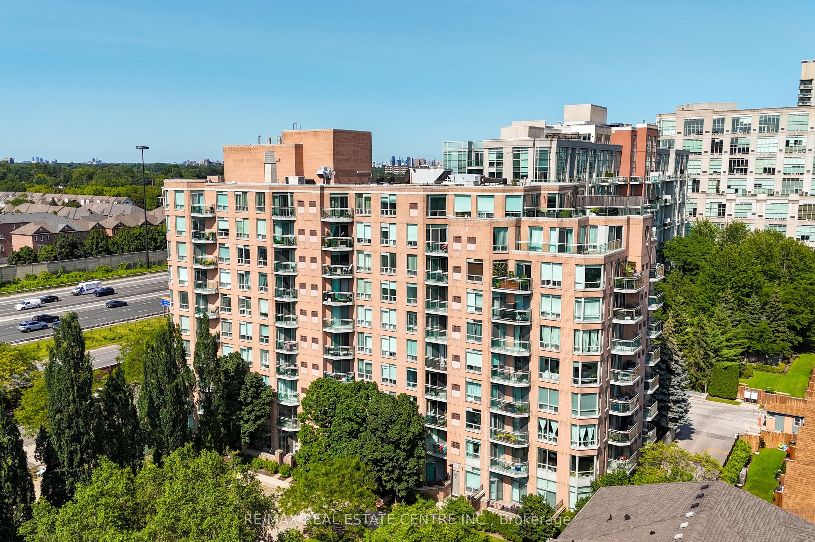 190 Manitoba Street 706