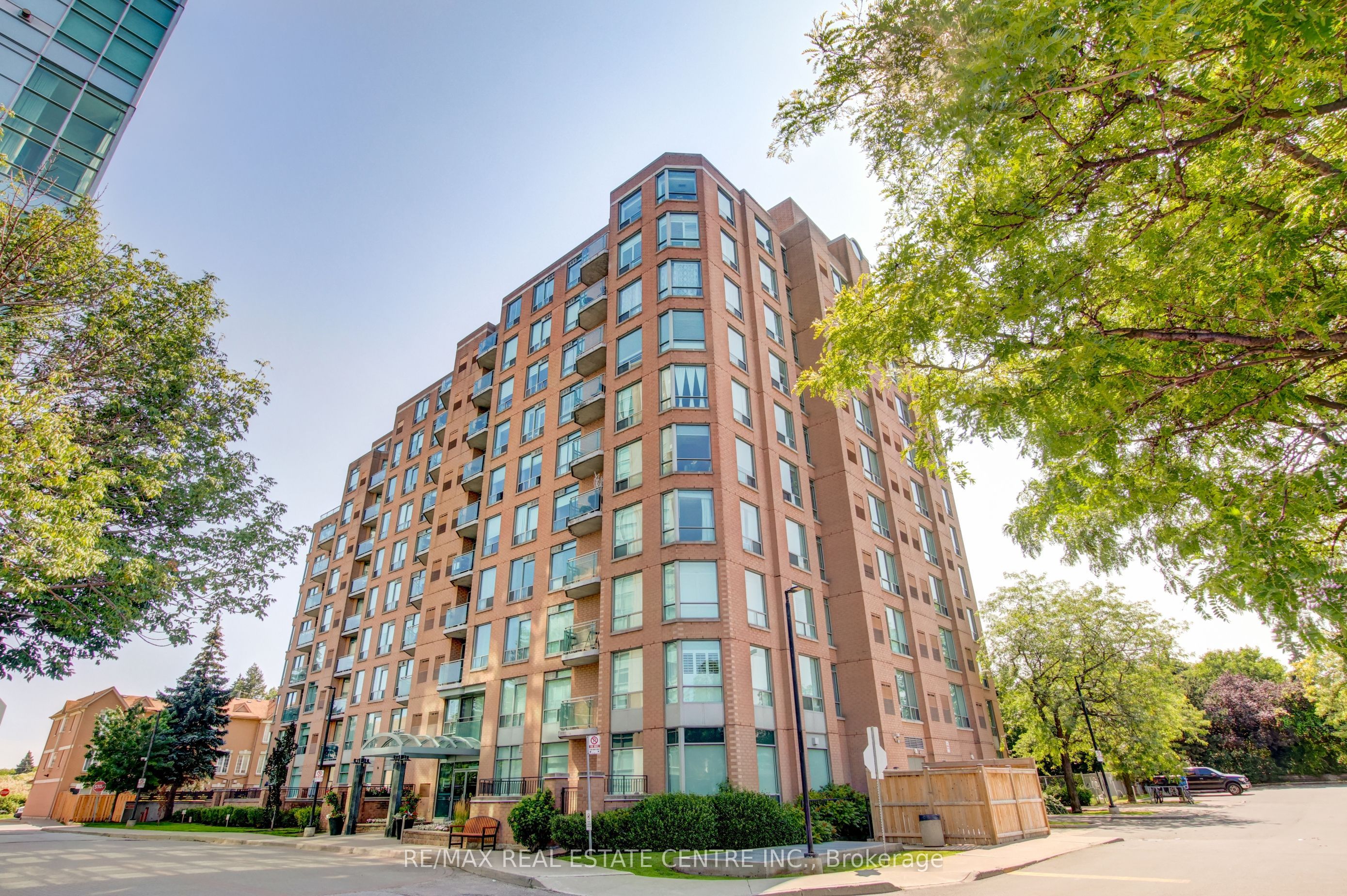 190 Manitoba Street 706