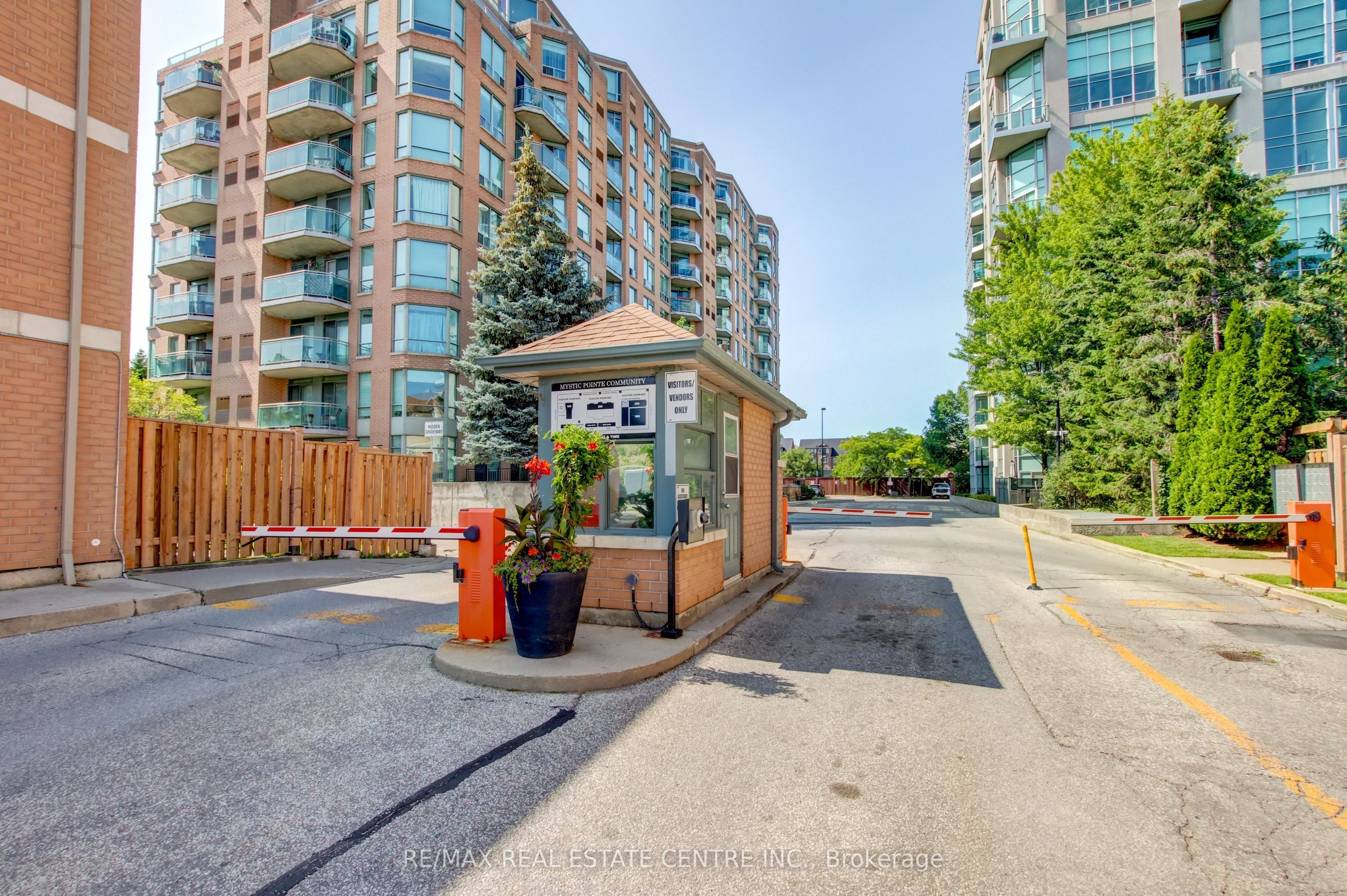 190 Manitoba Street 706