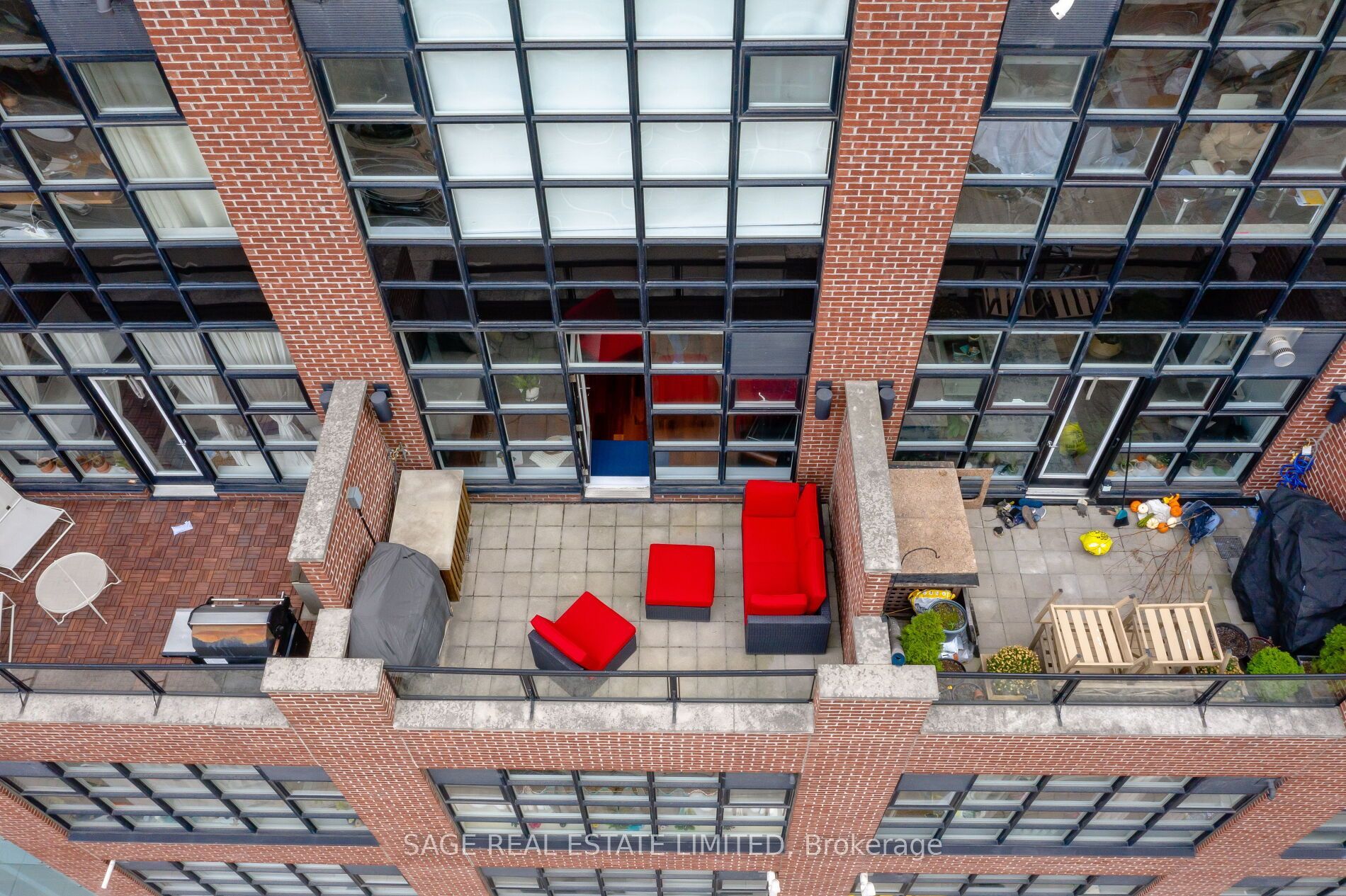 261 King Street E 402