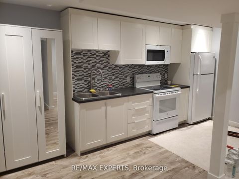 4366 Lee Drive Mississauga ON L4W 4A8