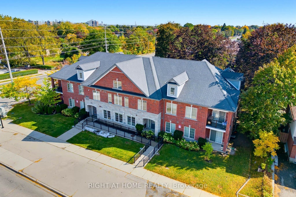 Photo of 960 Bloor Street, Mississauga, ON L4Y 2N1 (MLS # W14036384)