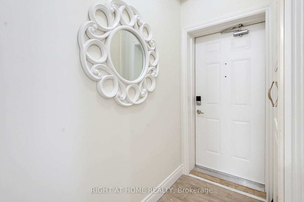 Photo of 960 Bloor Street, Mississauga, ON L4Y 2N1 (MLS # W14036384)