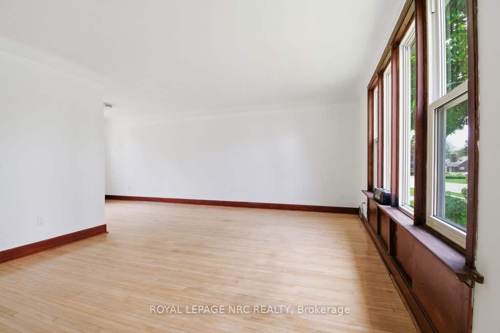Photo of 6010 Carlton Avenue, Niagara Falls, ON L2G 5J5 (MLS # X13168014)