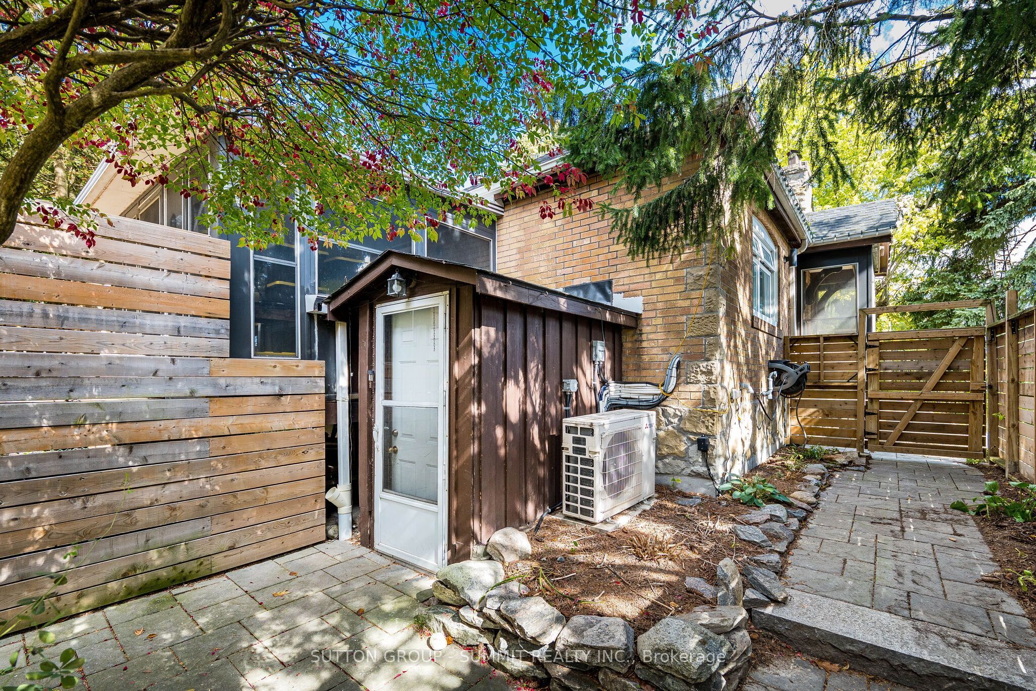 32 ELLIS Avenue