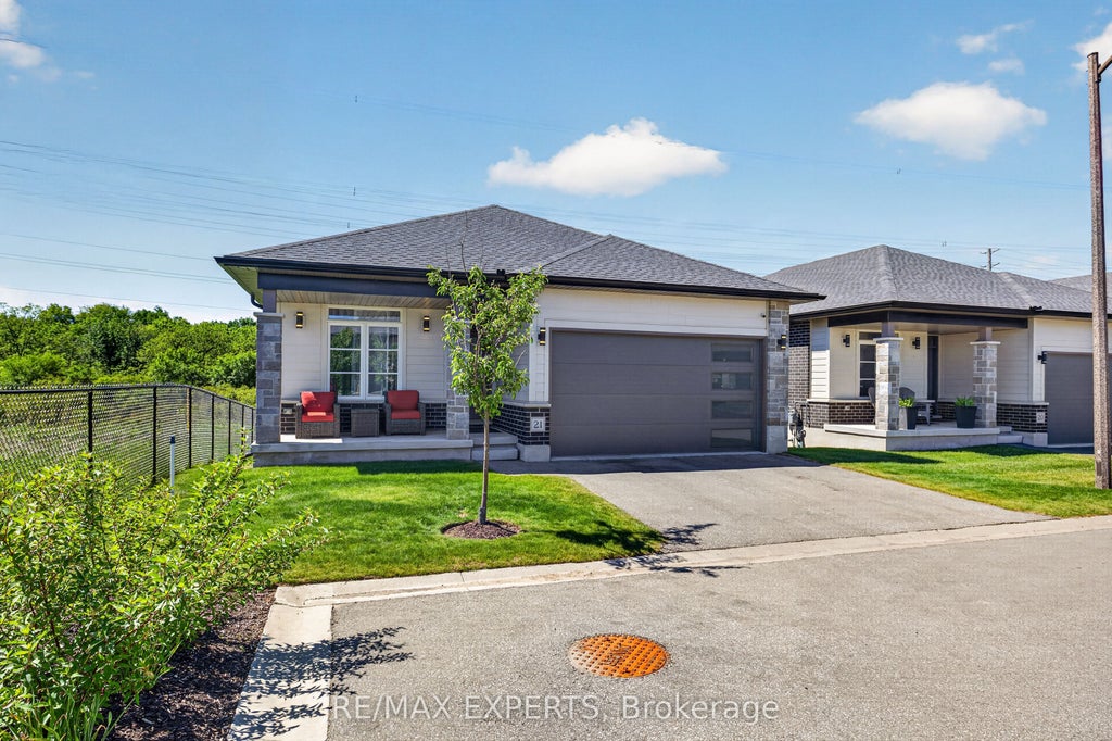 Photo of 10 MCPHERSON Court #21, Central Elgin, ON N5R 0L8 (MLS # X13886676)
