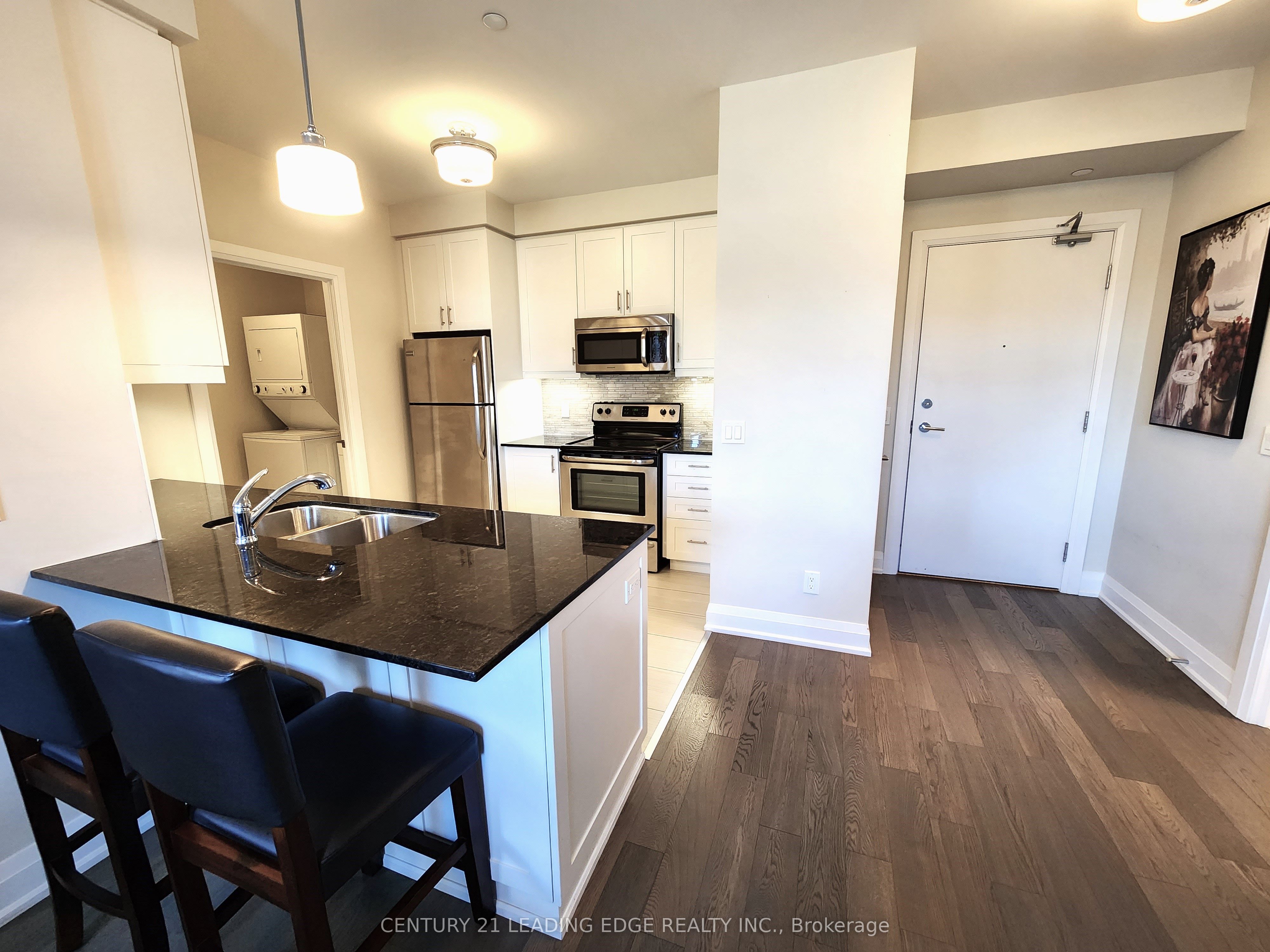 7 BOND Crescent 325