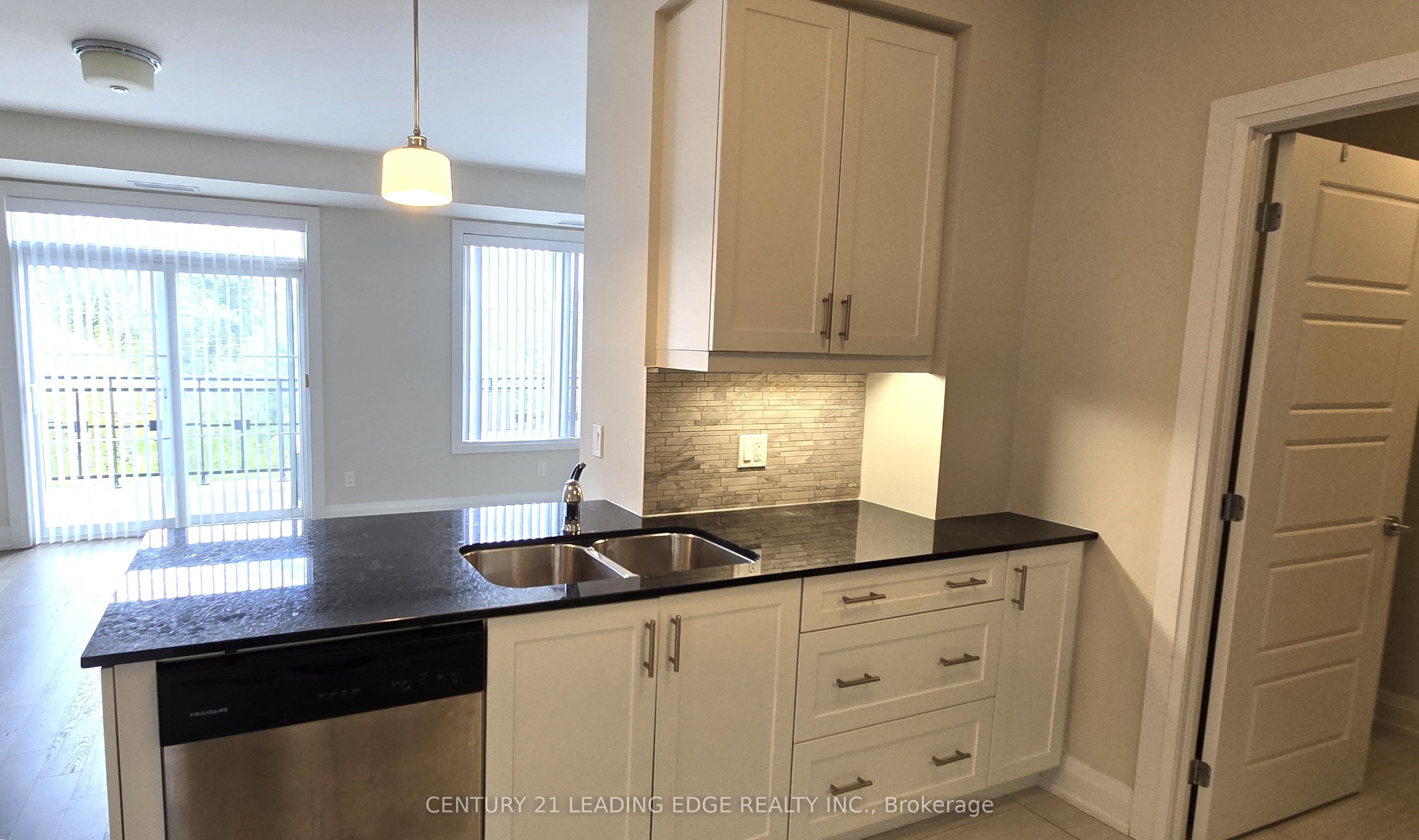 7 BOND Crescent 325