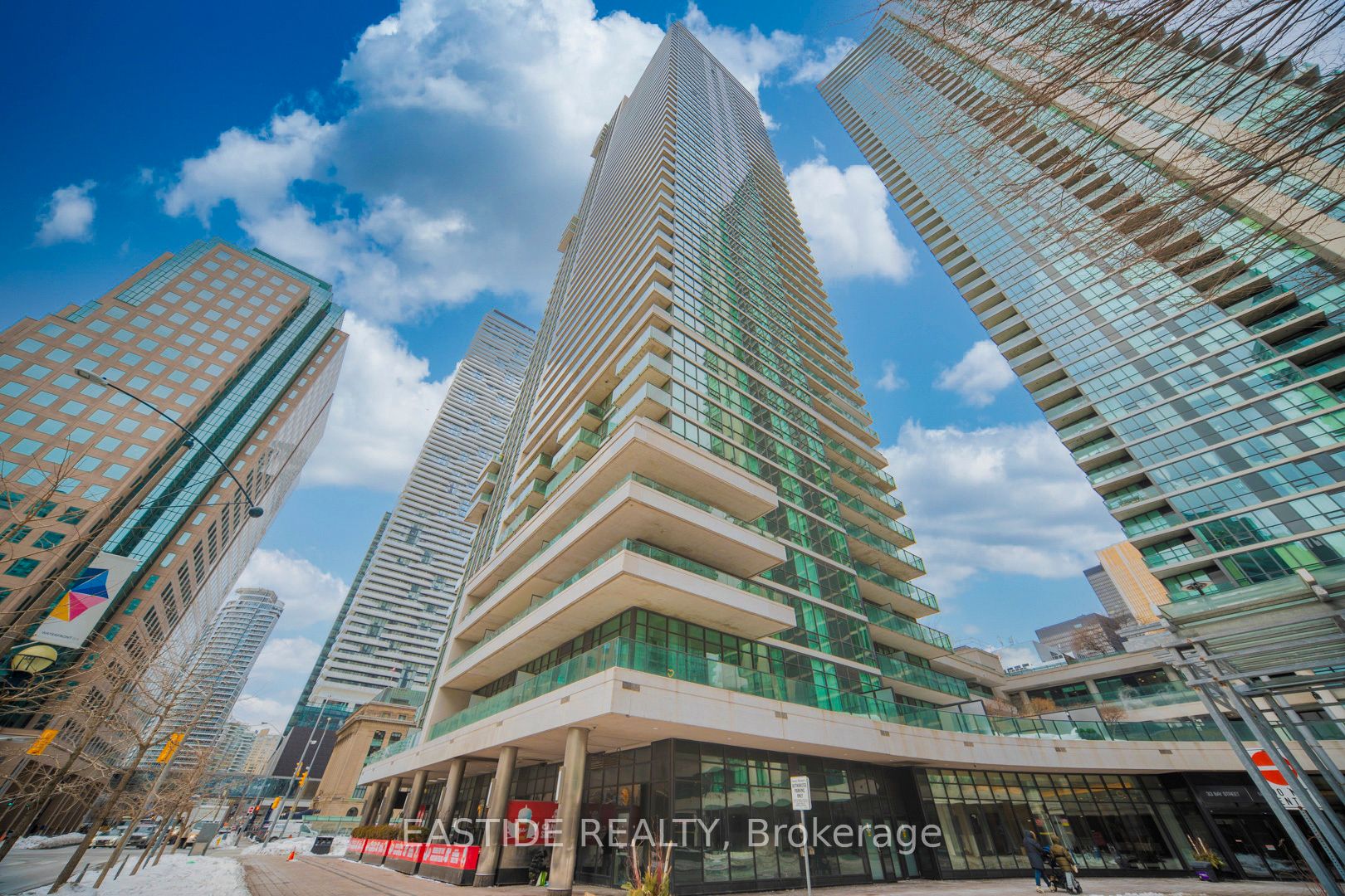 33 Bay Street 908