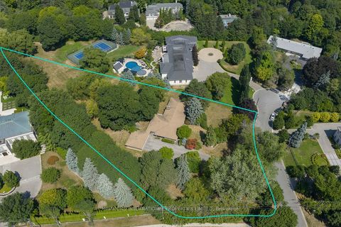 2 Bridle Heath Gate Toronto ON M3B 2B4