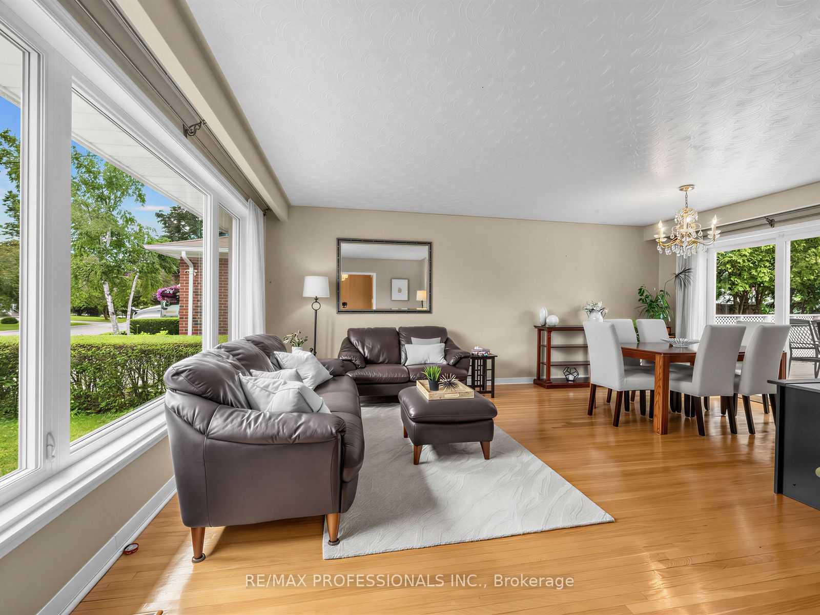 793 Netherton Crescent