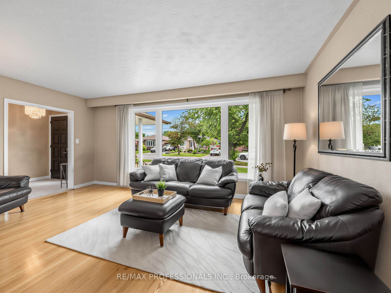 793 Netherton Crescent
