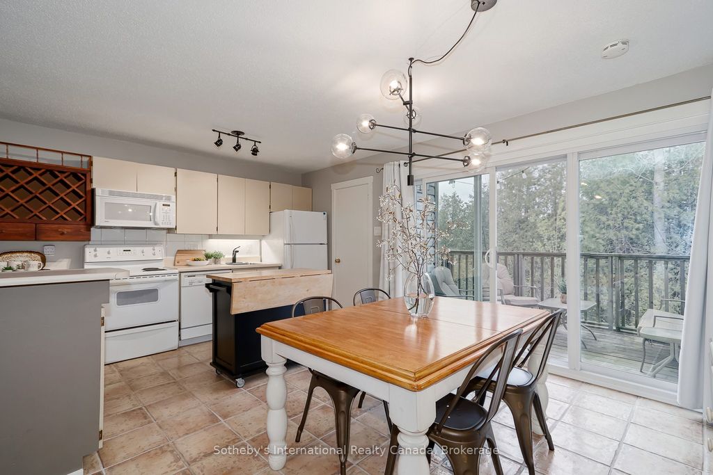 Photo of 214 Escarpment Crescent #214, Collingwood, ON L9Y 5B4 (MLS # S13134312)