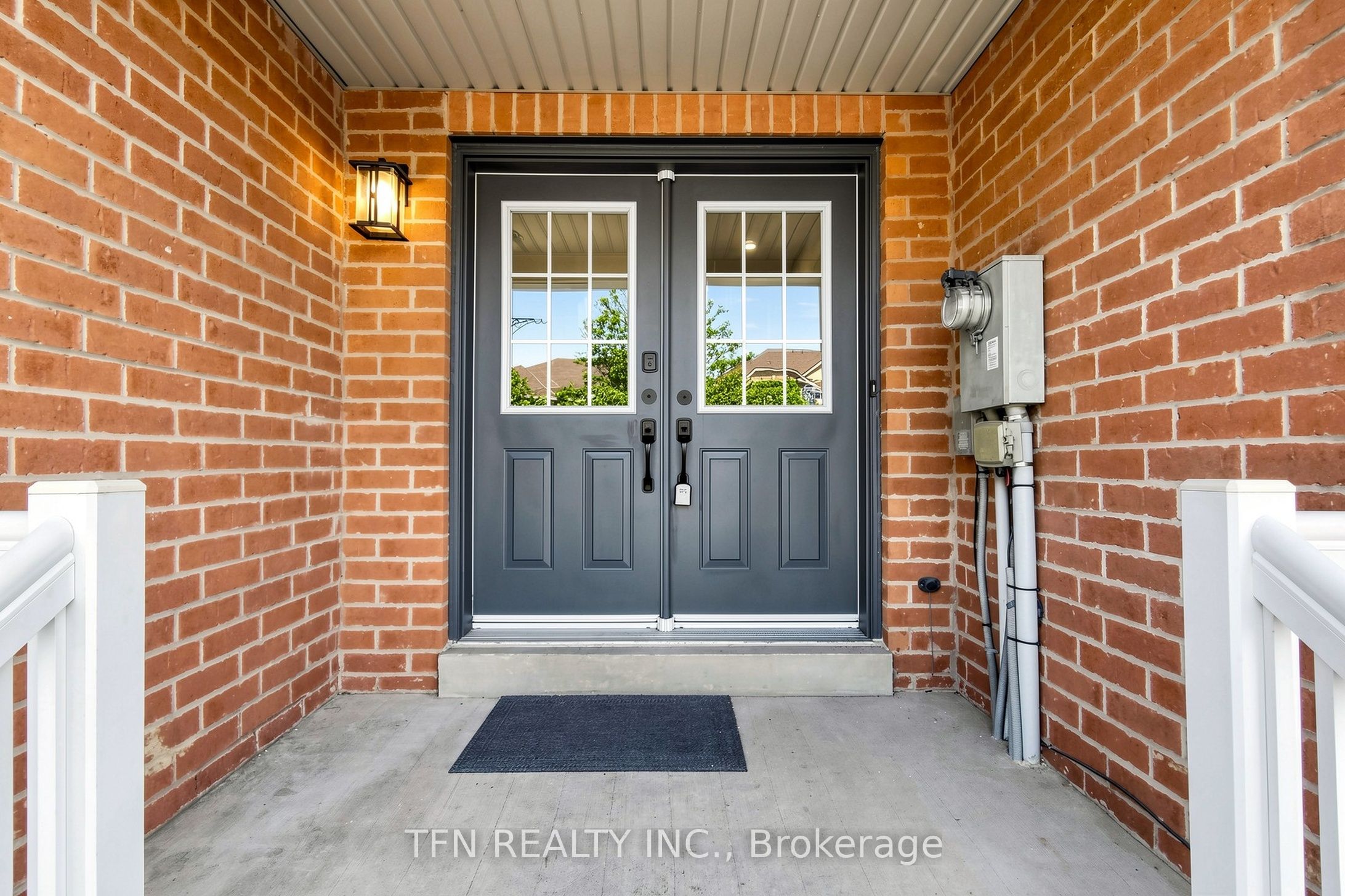 8 Lander Crescent