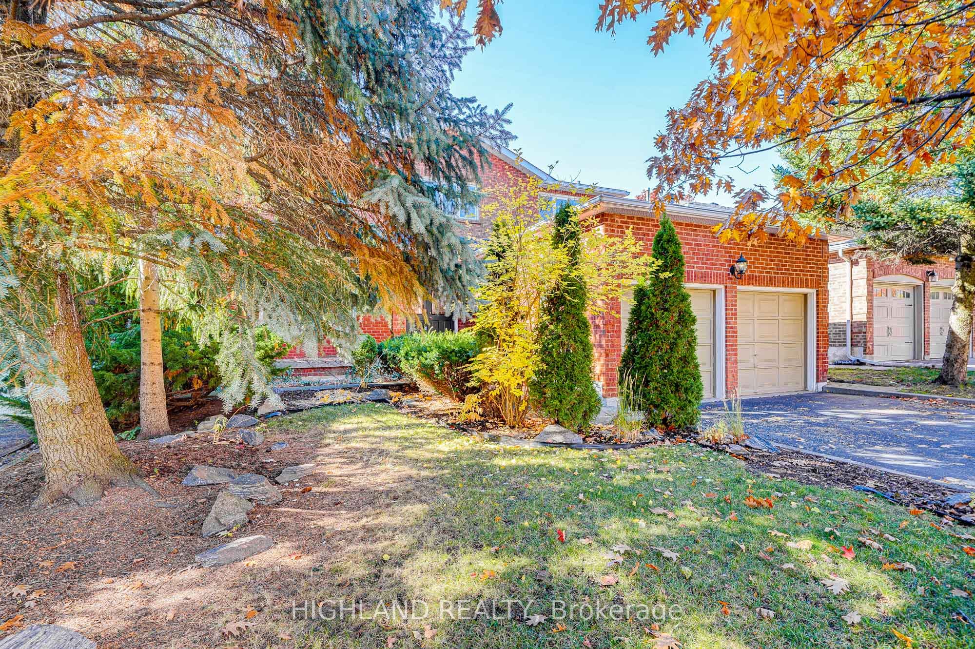 2070 Castlefield Crescent