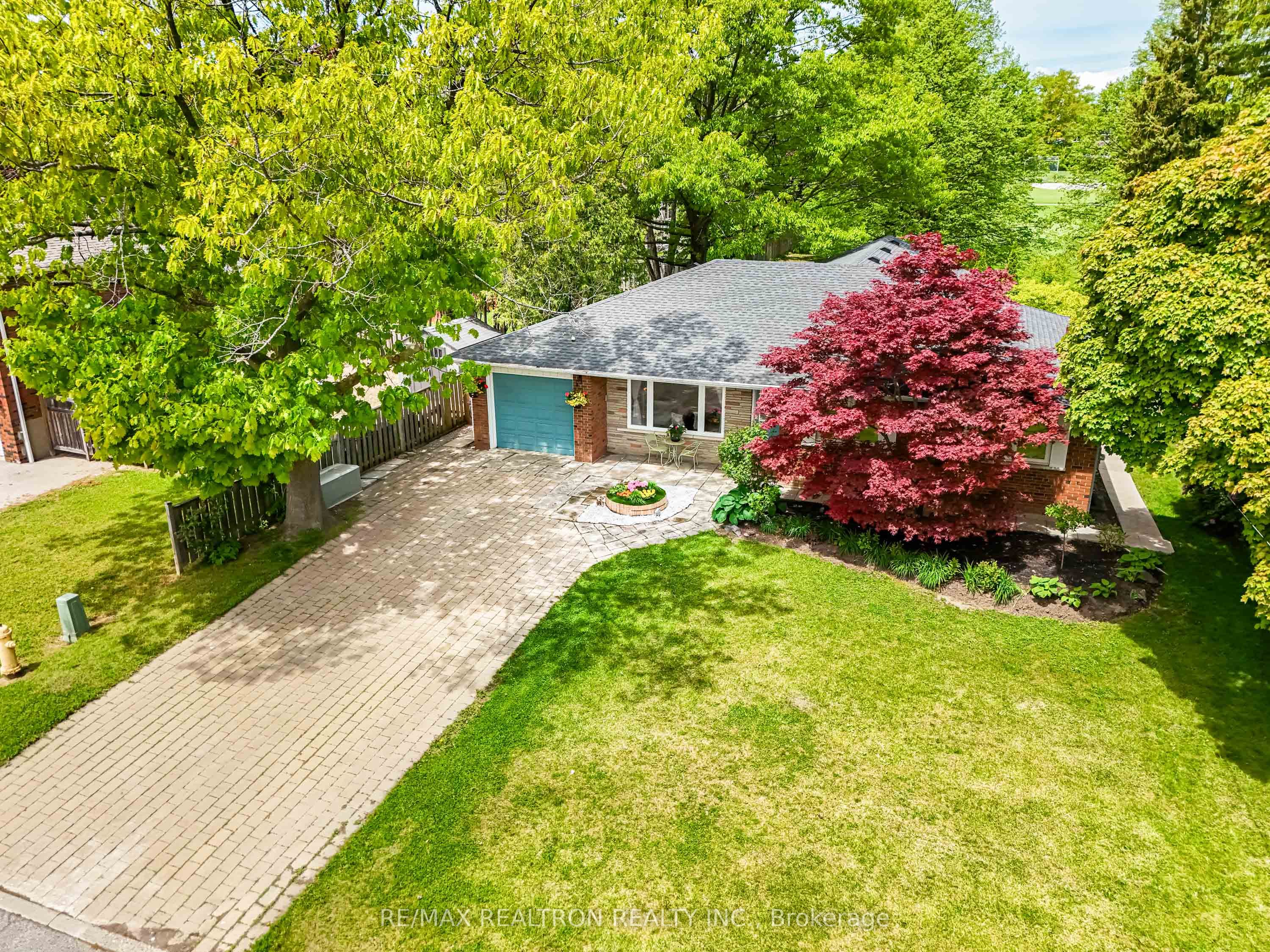 15 Lincoln Green Drive