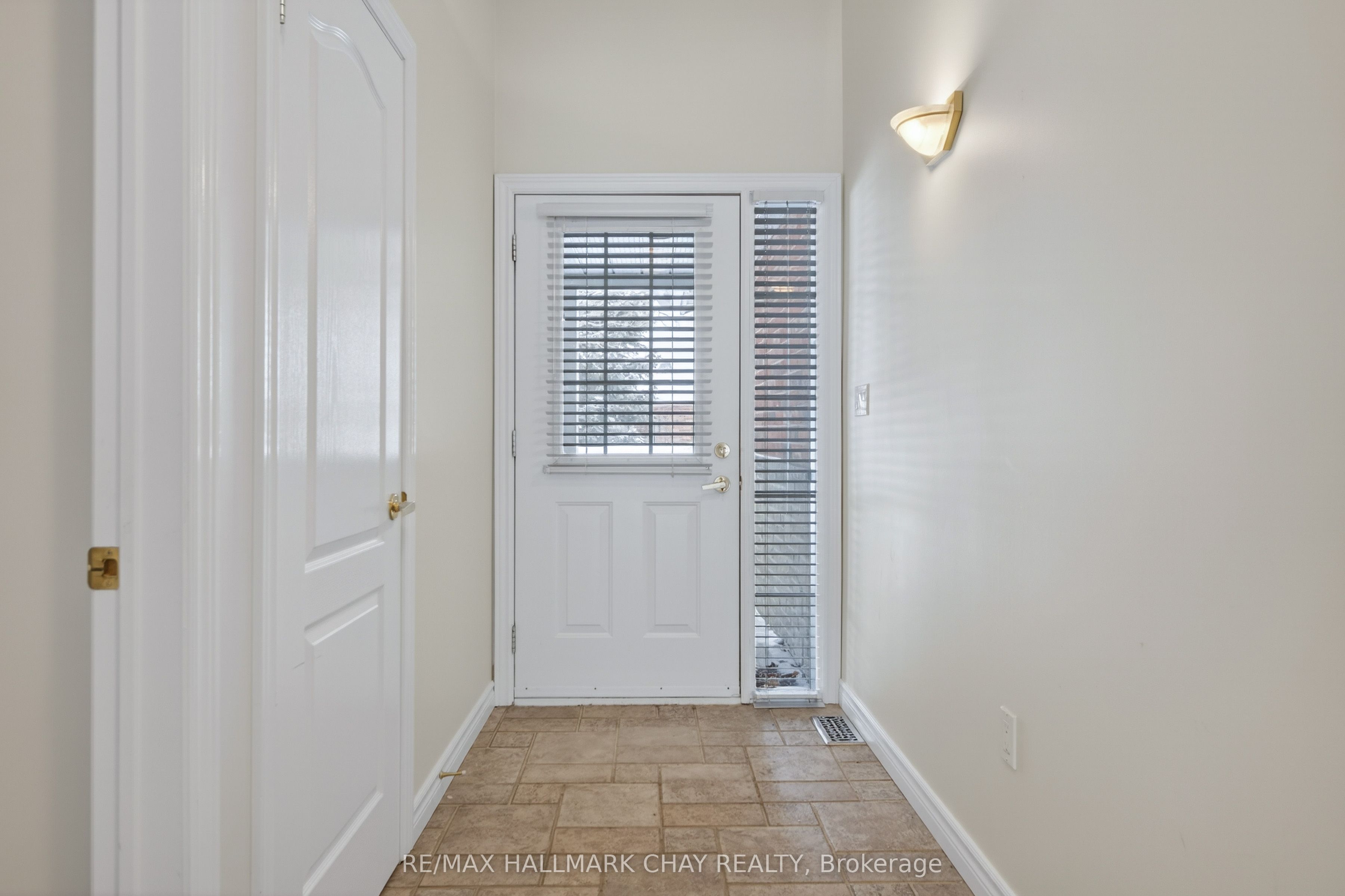 275 Huron Street 11