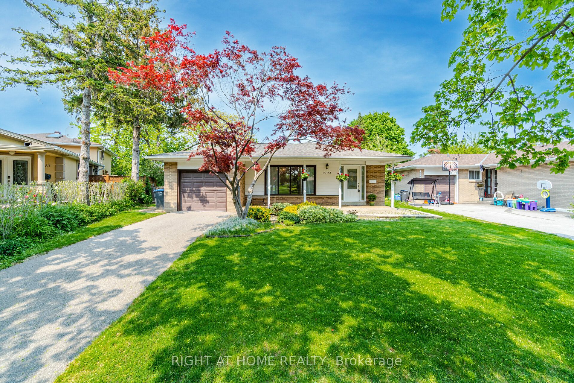 1093 Parthia Crescent