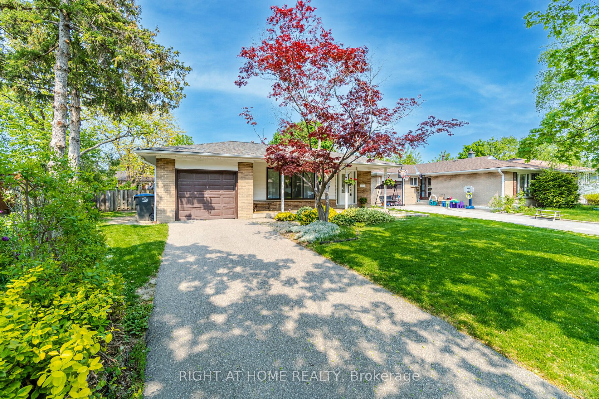 1093 Parthia Crescent