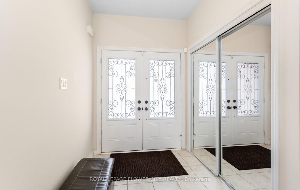 Photo of 513 Davis Drive, Shelburne, ON L9V 2S3 (MLS # X12750746)