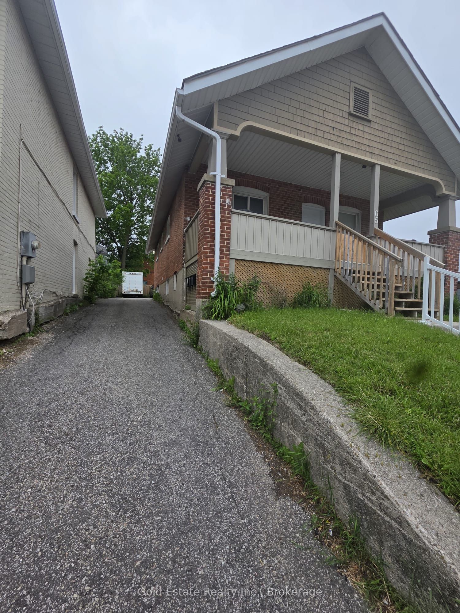 65 Front Street S