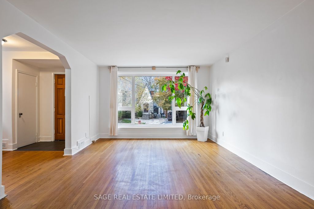 Photo of 27 Peveril Hill N, Toronto, ON M6C 3A9 (MLS # C12560240)