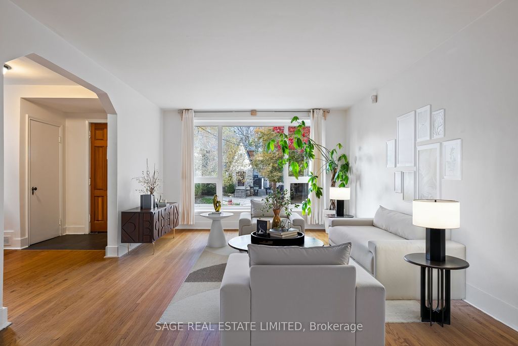 Photo of 27 Peveril Hill N, Toronto, ON M6C 3A9 (MLS # C12560240)