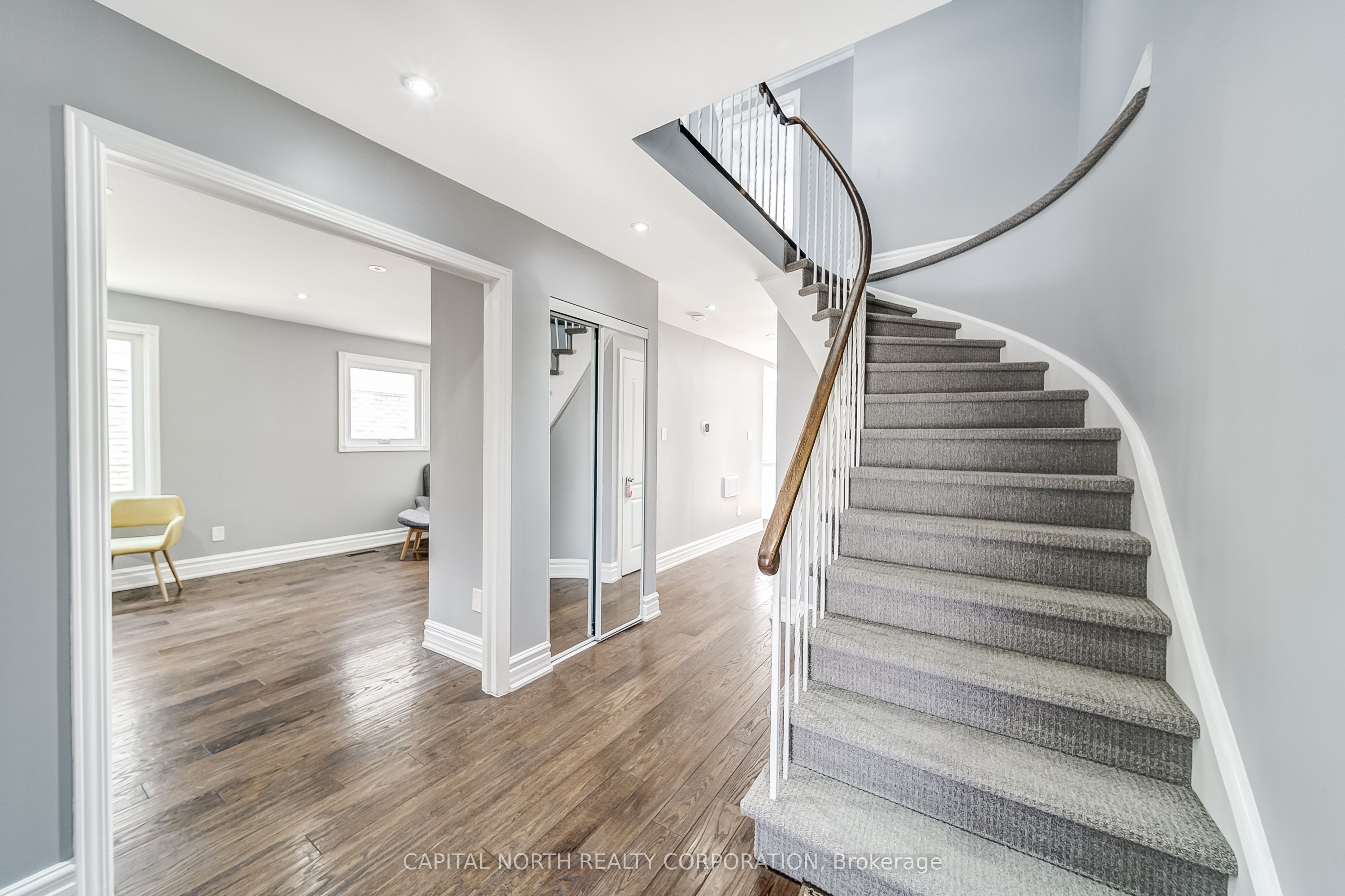 3148 Harris Crescent