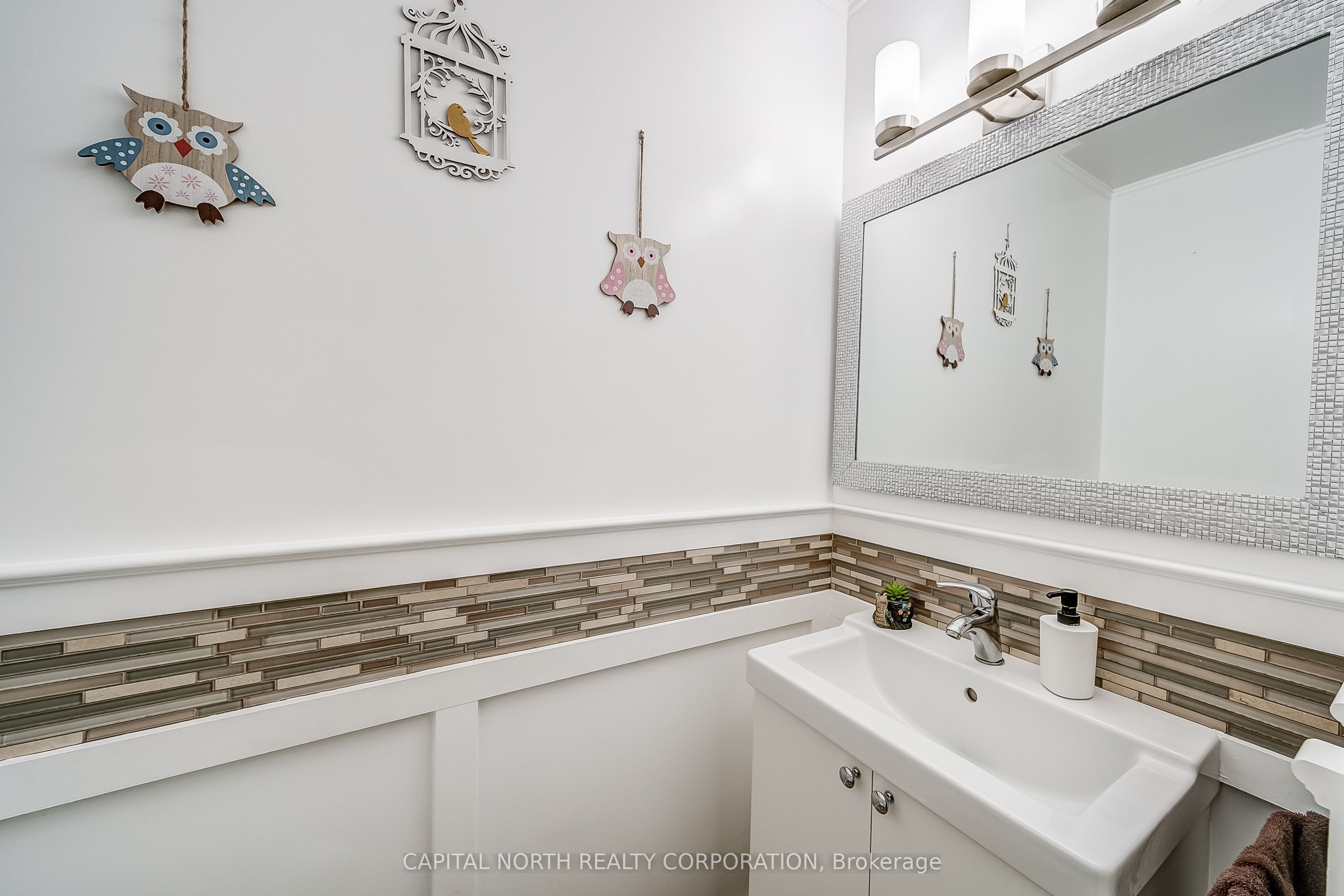 3148 Harris Crescent