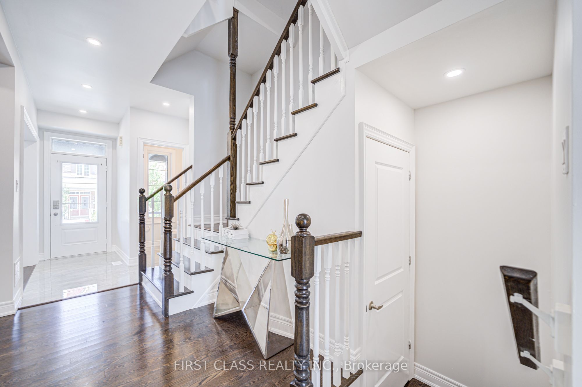 77 Diamond Jubilee Drive