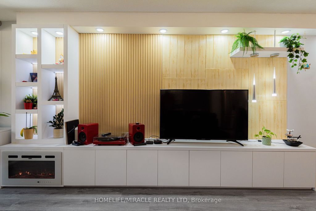 Photo of 714 The West Mall N/A #1201, Toronto, ON M9C 4X1 (MLS # W12550280)