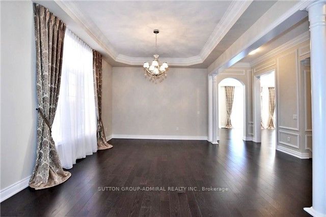 107 Queen Filomena Avenue