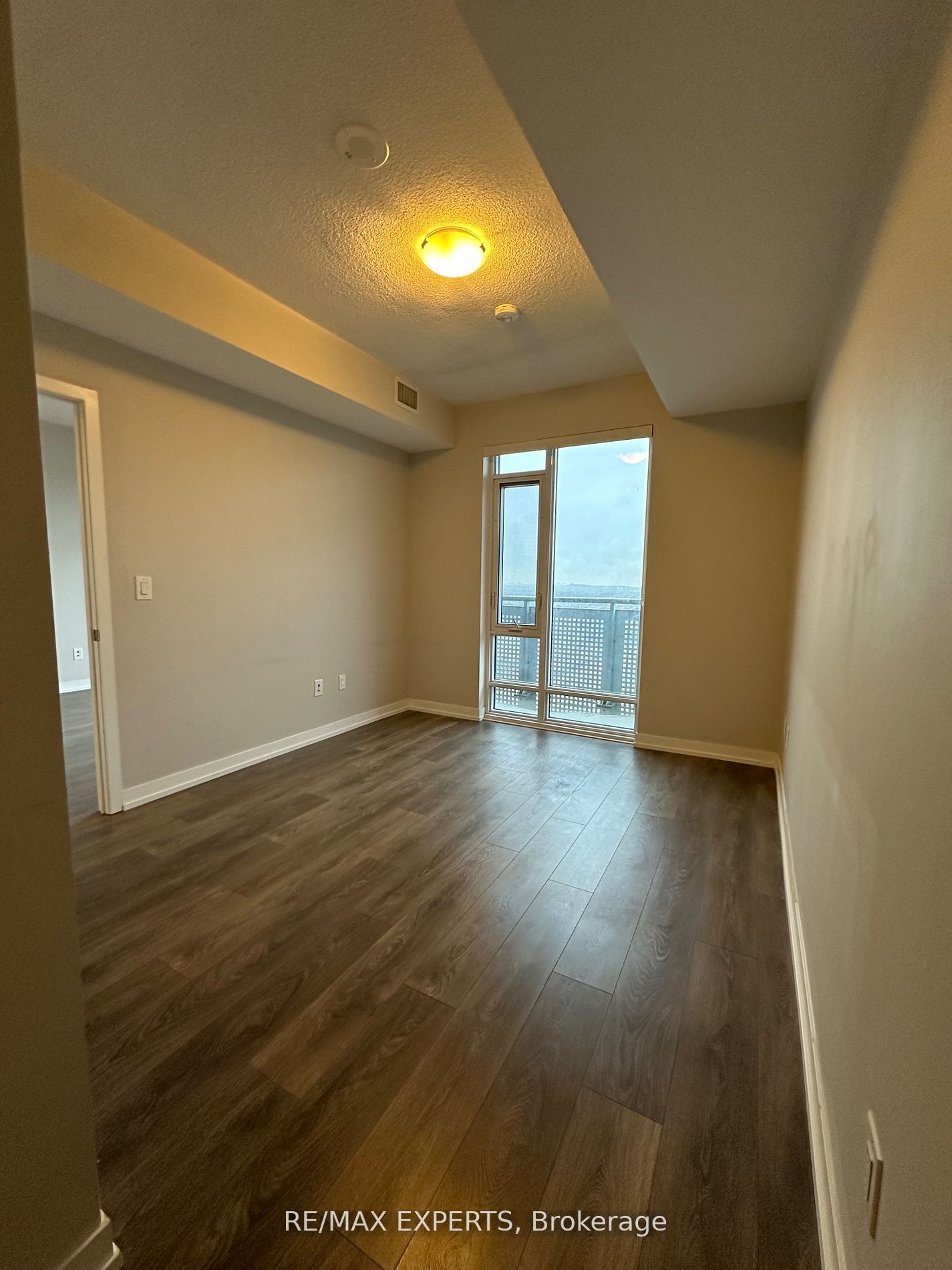 2520 Eglinton Avenue W 1711