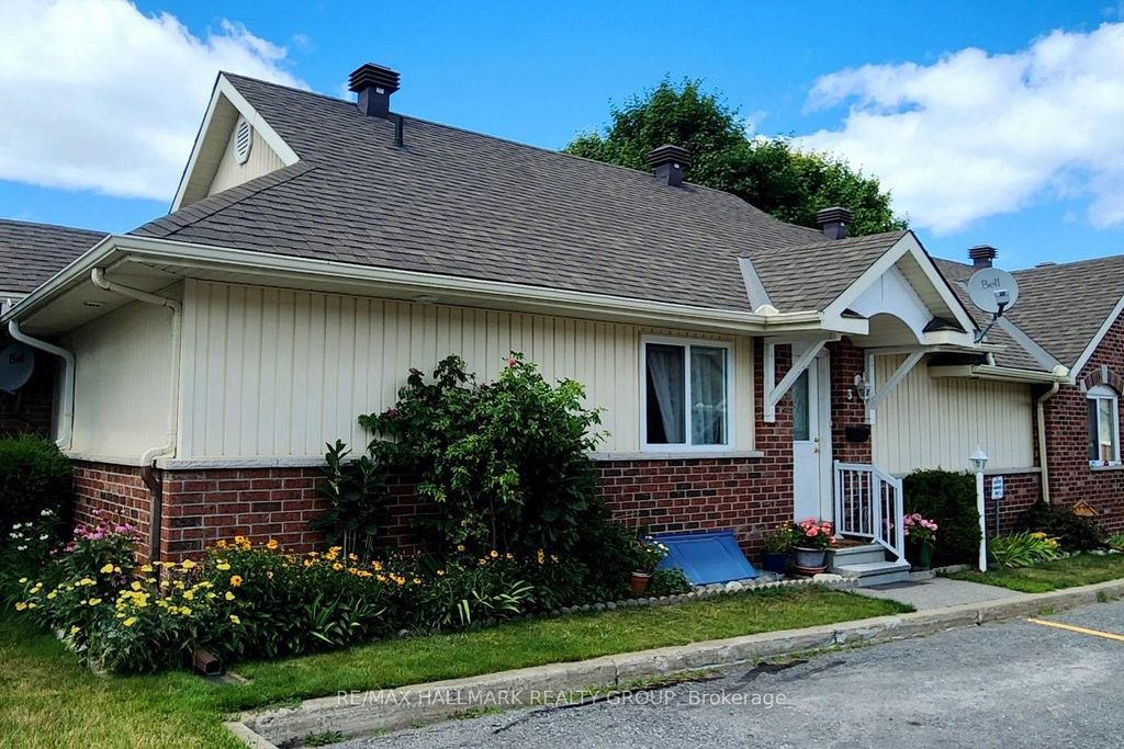 Photo of 3 Daphne Crescent, Stittsville - Munster - Richmond, ON K2S 1Y1 (MLS # X12942148)