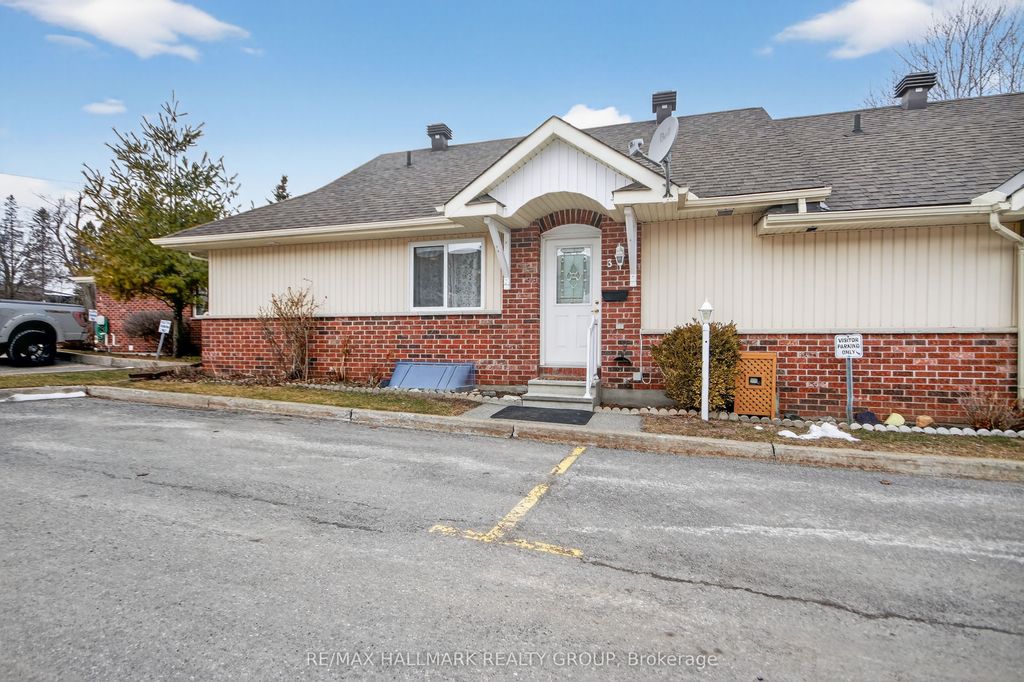 Photo of 3 Daphne Crescent, Stittsville - Munster - Richmond, ON K2S 1Y1 (MLS # X12942148)