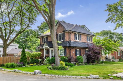 33 McIntosh Avenue Toronto ON M8Y 3E1